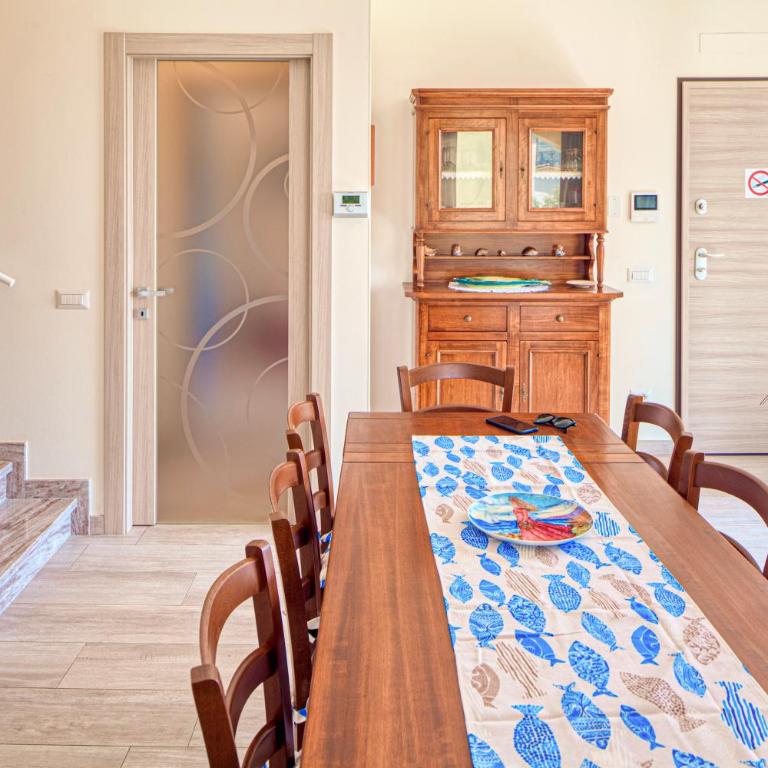 Villa Mimosa Diano Marina: exclusive use villa, garden, barbecue, 3 bedrooms and 3 bathrooms - Villa - 24