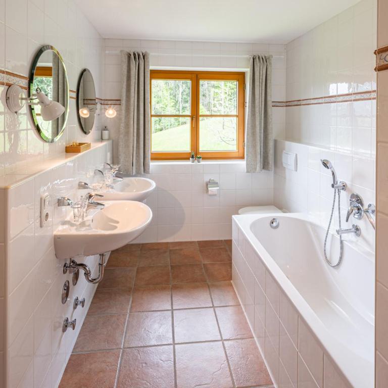 Landhaus Eggensberger - Apartment mit 1 Schlafzimmer und Balkon - 9