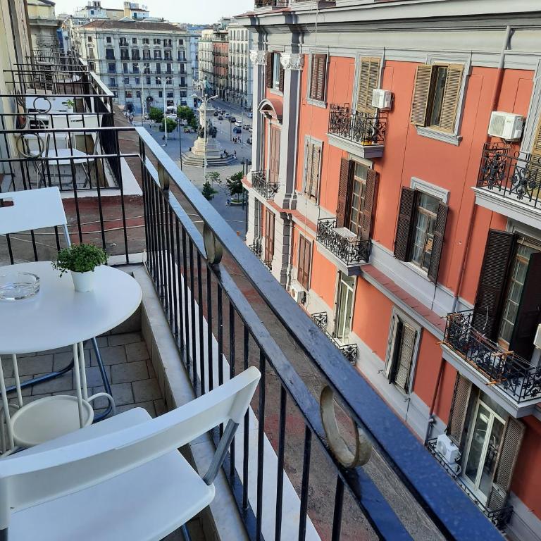 Napoli central - Double Room with Private Bathroom - 4