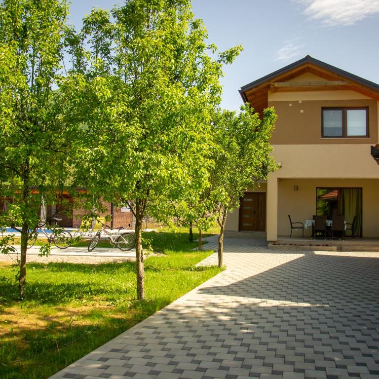 Oasis of peace - Three-Bedroom House - 3