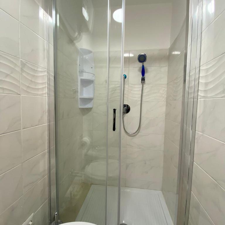 Milazzo Luxury Home roma - Camera Familiare con Bagno Privato - 14