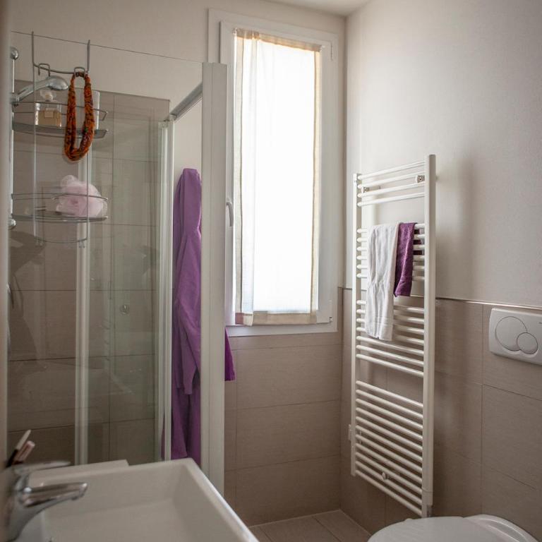 Residence Sunrise - Attico Deluxe con 2 Camere da Letto e Balcone - 8