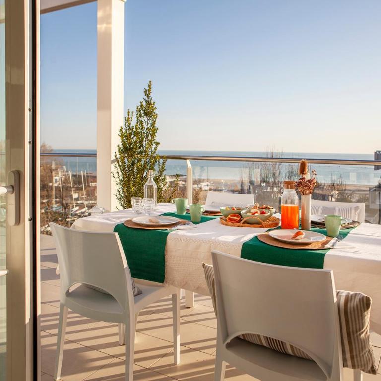 Residence Sunrise - Attico Deluxe con 2 Camere da Letto e Balcone - 3