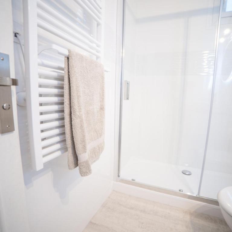 CORAIL STUDIO - 2MIN PLAGE CENTRE VILLE - CLIM - WIFI - PARKING PRIVÉ - IDEAL FAMILLE - La Grande Motte - Appartement avec Balcon - 22
