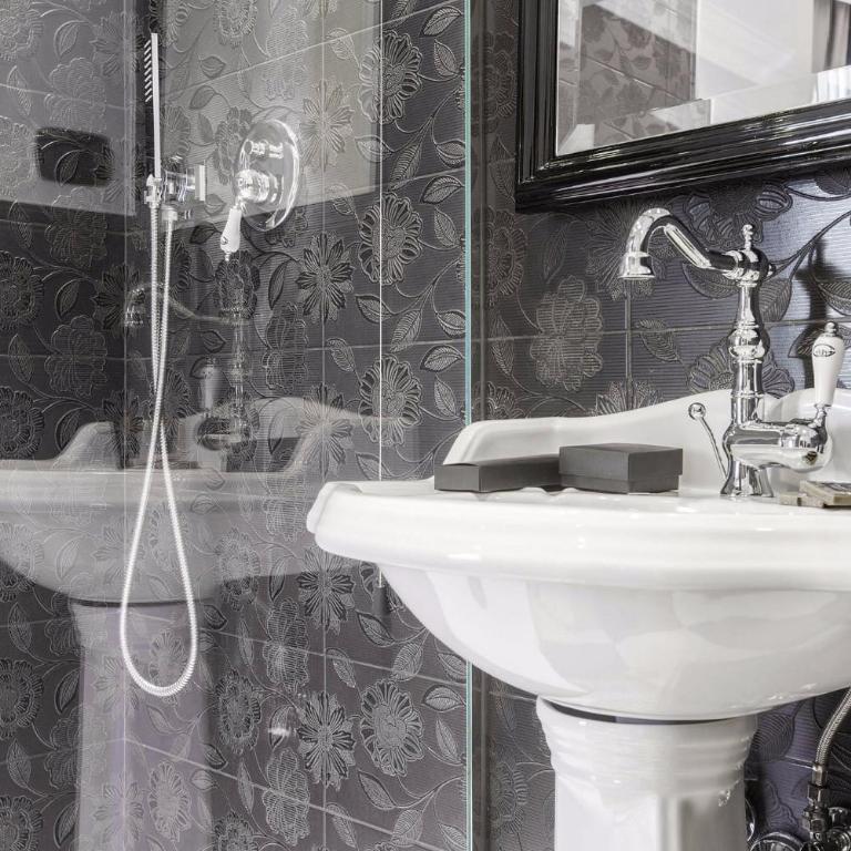 Hotel Lombardia - Superior Double or Twin Room - 5