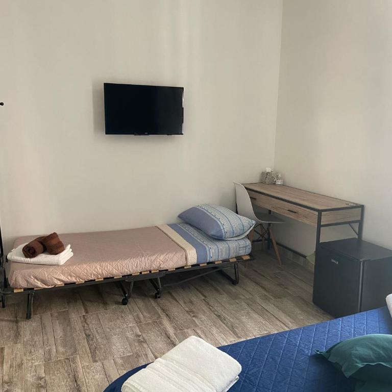 Room27 - Double Room with Balcony - 10