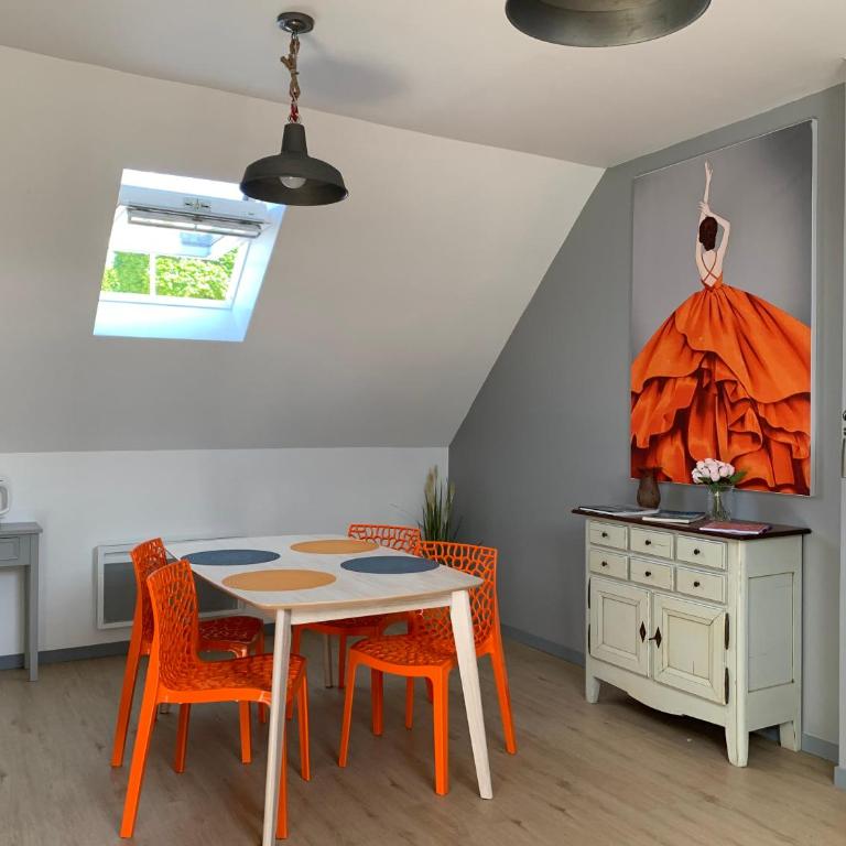 SUPERLOGIS - Sous Les Toits - T2- 3étoiles - BLOIS-HYPERCENTRE 1 chambre 4 personnes - Apartment mit 1 Schlafzimmer - 36