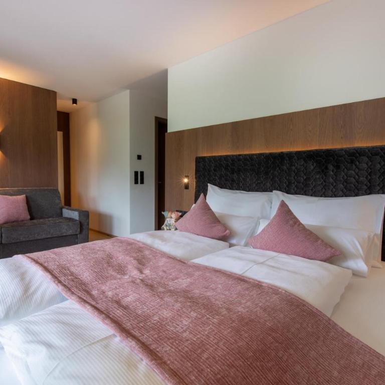Garden Park Hotel - Deluxe Family Suite with Balcony - 3