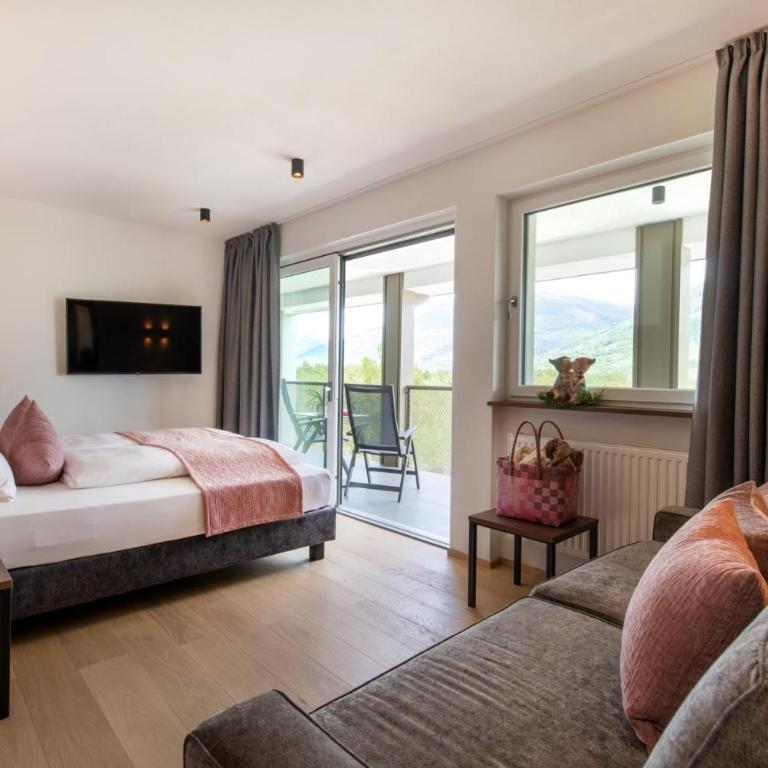 Garden Park Hotel - Deluxe Family Suite with Balcony - 1