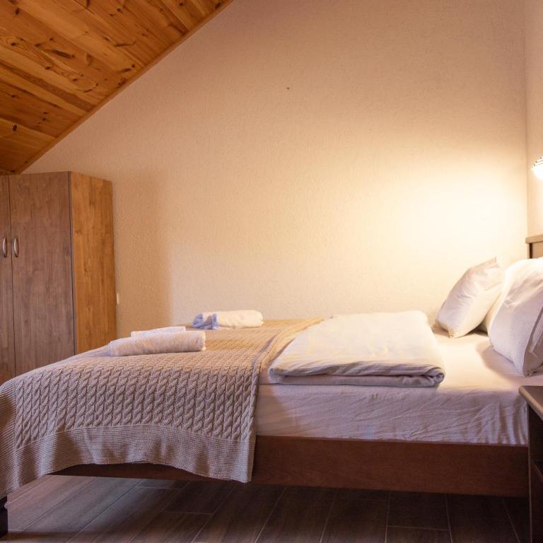 Etno selo Zminica - Deluxe Triple Room - 17