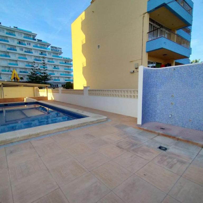 PRECIOSO ÁTICO CON AIRE ACONDICIONADO y PISCINA - Apartamento de 2 dormitorios - 29