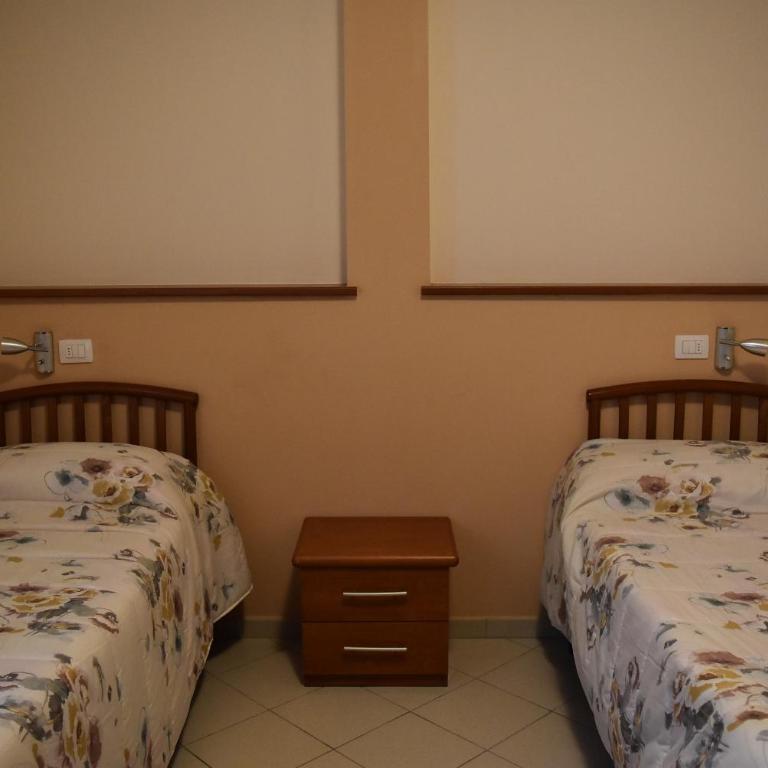 La Dea - Camera Doppia con Letti Singoli con Bagno Privato - 2