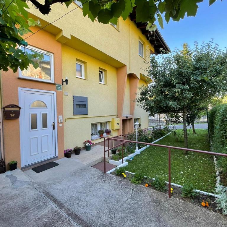 Sunny Garden Apartment - One-Bedroom Apartment - 21