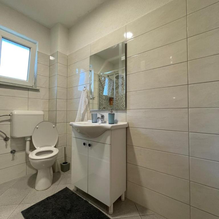 Sunny Garden Apartment - One-Bedroom Apartment - 12