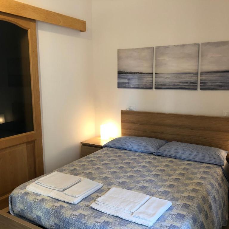 Gaeta Holidays - Camera Tripla Standard - 2