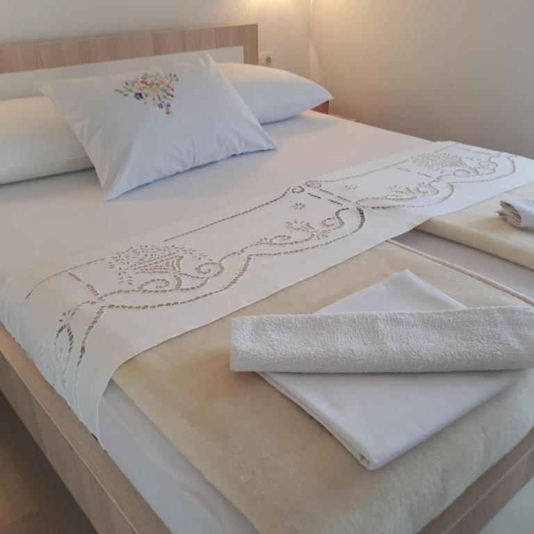 Apartments City Paradise - Apartment with Terrace - 4