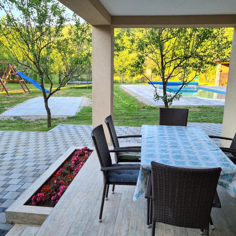 Oasis of peace - Three-Bedroom House - 16