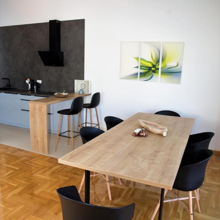 Penthouse with Old bridge view and jacuzzi - Two-Bedroom Apartment - 11