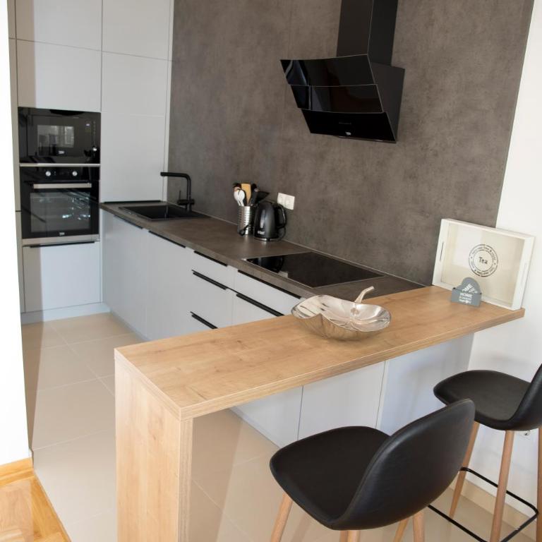 Penthouse with Old bridge view and jacuzzi - Two-Bedroom Apartment - 4