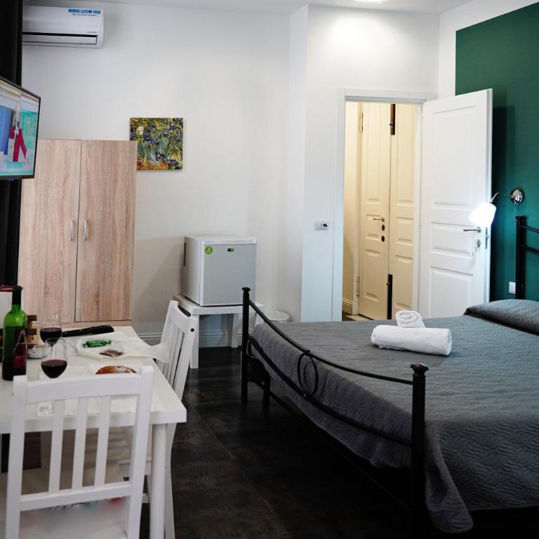 B&B Giardino Bellini-centro - Triple Room with Balcony - 3