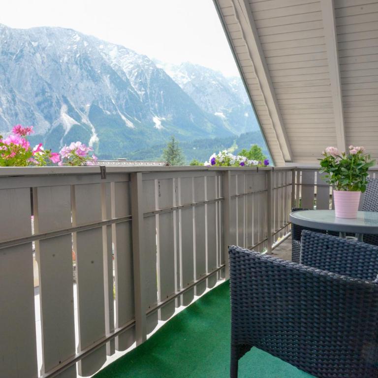 Alpine Appartement Top 8 by AA Holiday Homes - Apartment mit Blick auf die Berge - 2