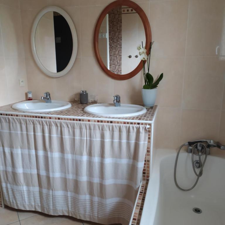 Villa Maryne - Double Room with Garden View - 7