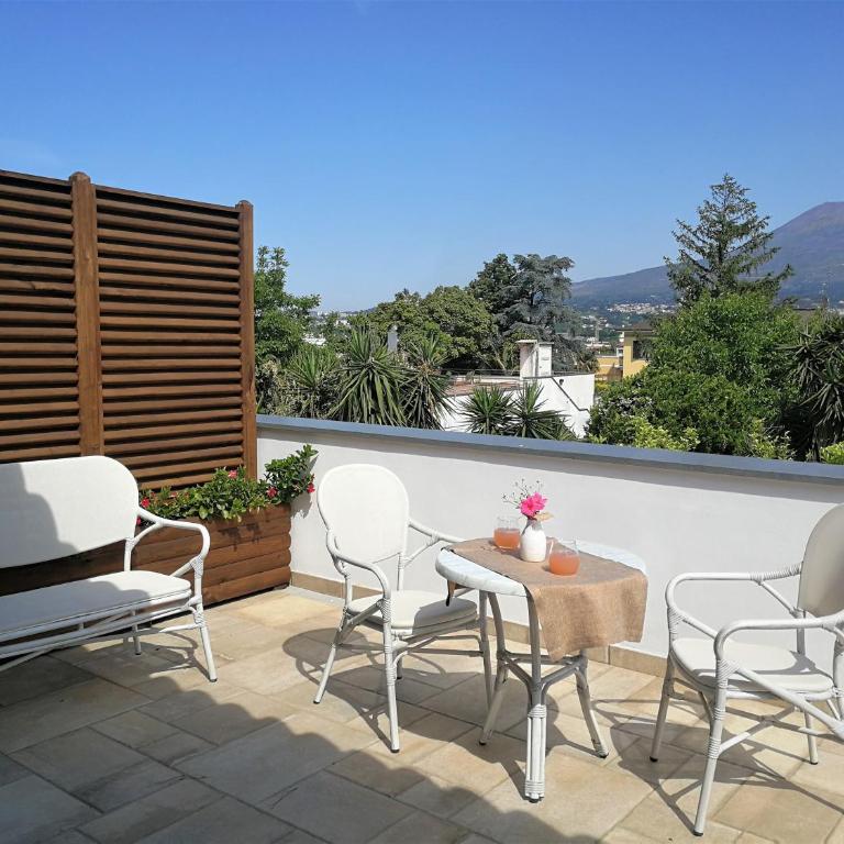 Relais Country House - Triple Room with Terrace - 4