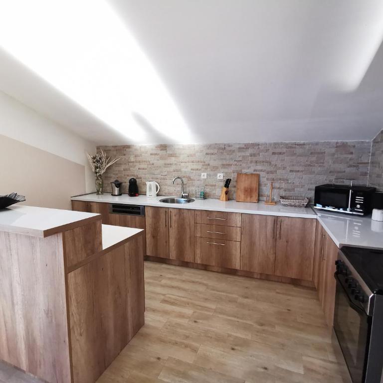 Villa Sofia - Three-Bedroom Apartment - 11