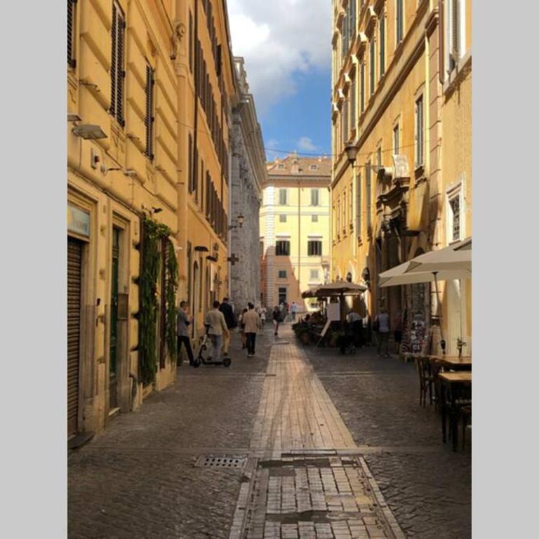 Chiara's place at Pantheon - your apt in Rome - Two-Bedroom Apartment - 16