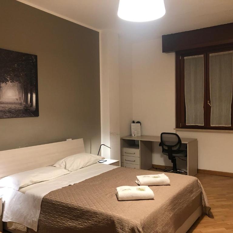 Guest House Brianza Room - Large Double Room with Shared Bathroom - 13