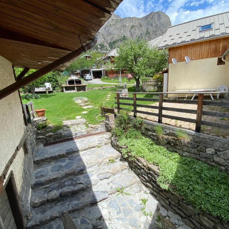 LE PASSE-MONTAGNE Bel appartement avec terrasse dans vieille ferme de montagne rénovée - Two-Bedroom Apartment - 30