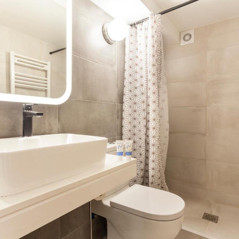 Patio en Madrid - Three-Bedroom Apartment V - 6