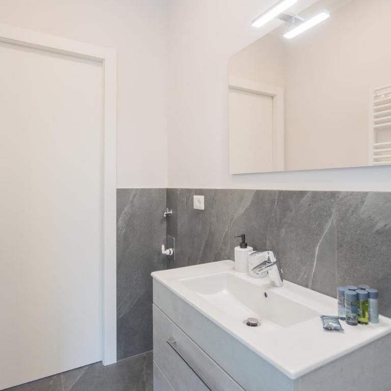 Sant'Agostino Apartments by Rent All Como - One-Bedroom Apartment - 16