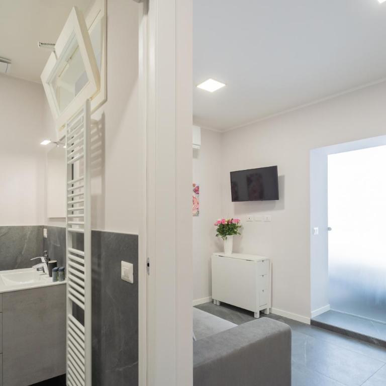 Sant'Agostino Apartments by Rent All Como - One-Bedroom Apartment - 20
