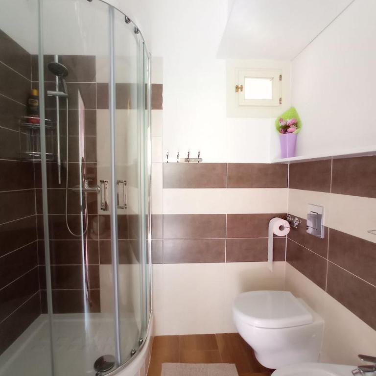 La Pervinca - Camera Matrimoniale con Bagno Privato - 12