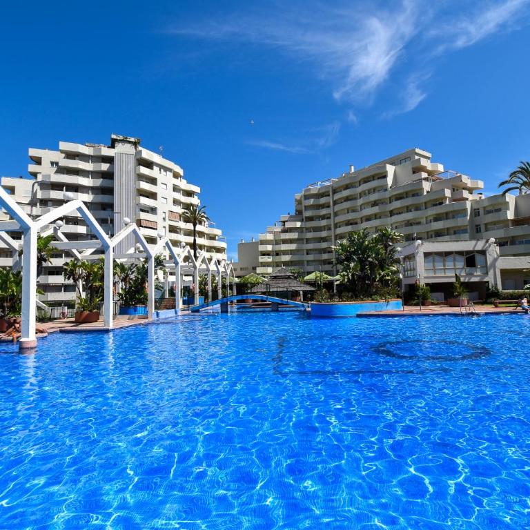 BENAL BEACH, Superb 2 Bedroom 2 Bathroom Beach front Apartment sleeps 6 - Two-Bedroom Apartment - 5