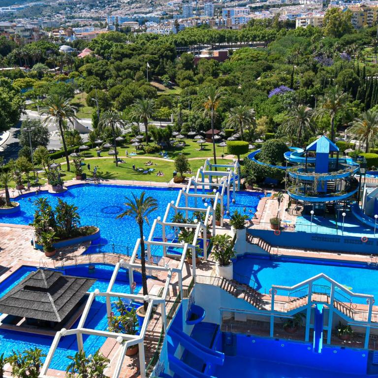BENAL BEACH, Superb 2 Bedroom 2 Bathroom Beach front Apartment sleeps 6 - Two-Bedroom Apartment - 4