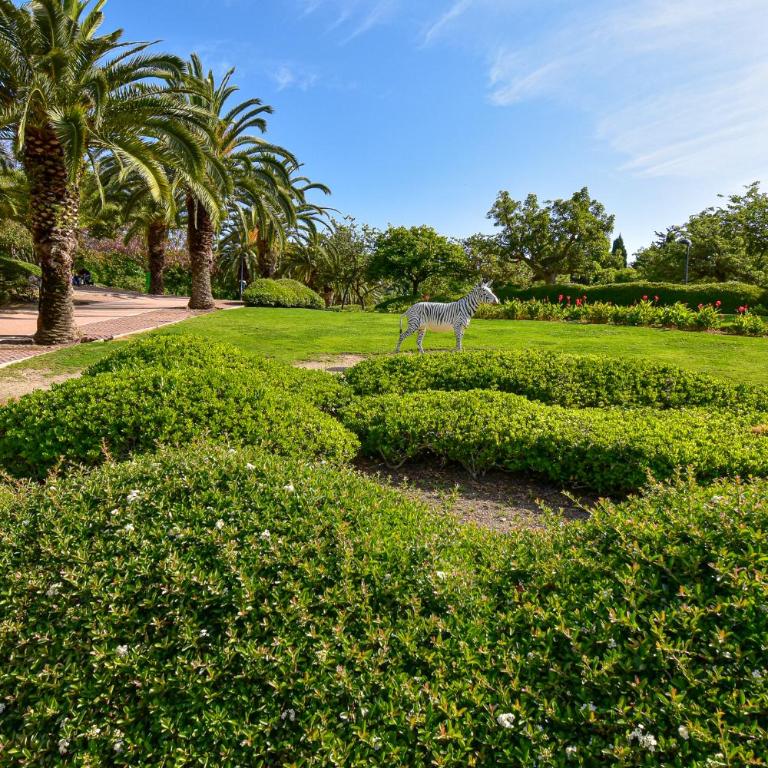 Benal Beach, Luxury Sea & Mountain View Beachside 1 Bedroom Apartment - Apartment with Sea View - 75