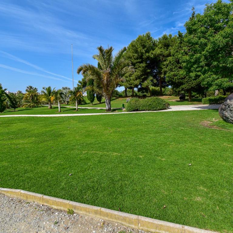 BENAL BEACH Superb Beach front 1 Bedroom Apartment, Sleeps 5 - Apartamento de 1 dormitorio - 60