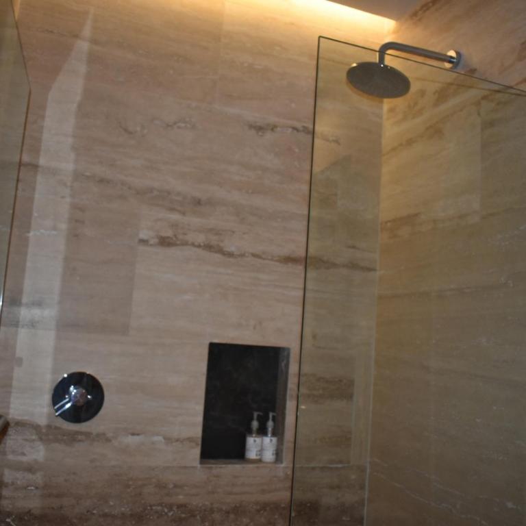 Kaab South Beach by The Spot Rentals - Luxury King Room with Private Bathroom - 2