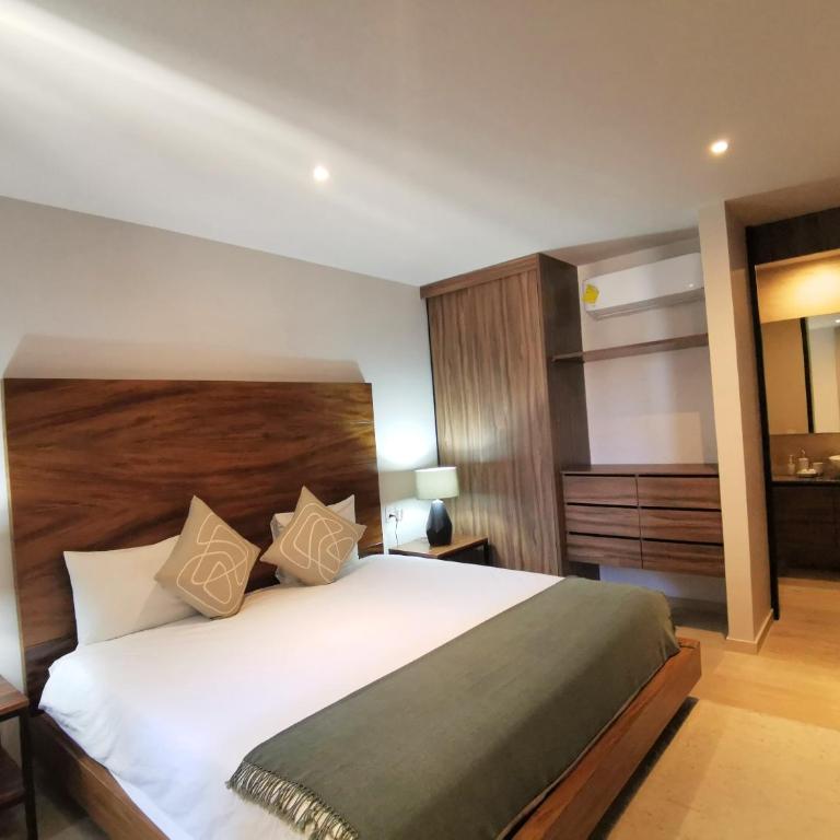 Kaab South Beach by The Spot Rentals - Luxury King Room with Private Bathroom - 4