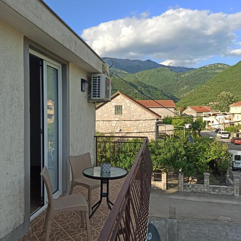 Lastva Holliday Rooms - King Room with Balcony - 1