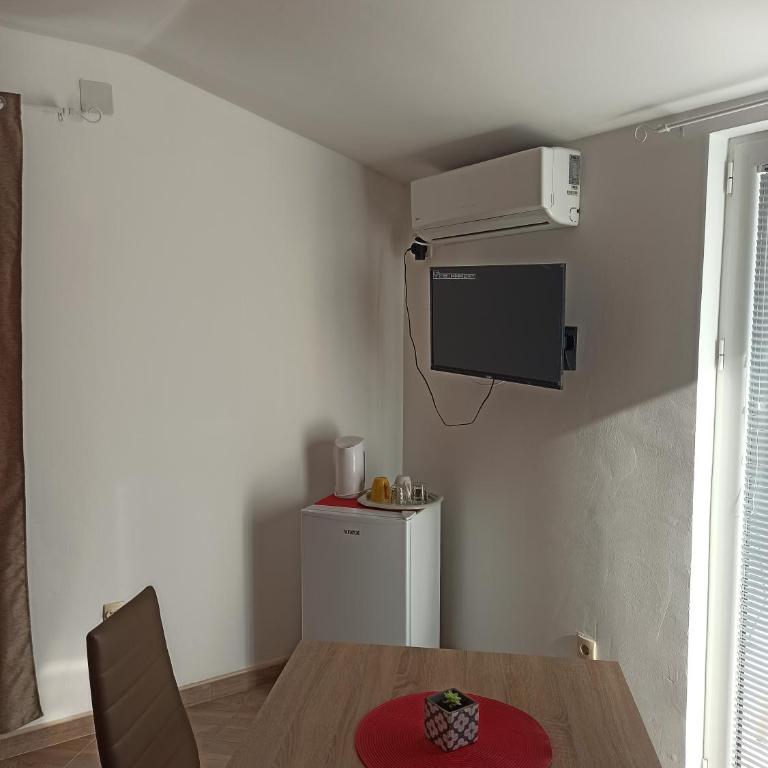 Lastva Holliday Rooms - Twin Room with Balcony - 5