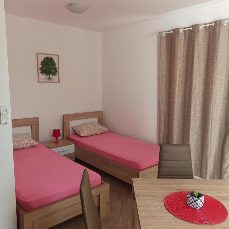 Lastva Holliday Rooms - Twin Room with Balcony - 6