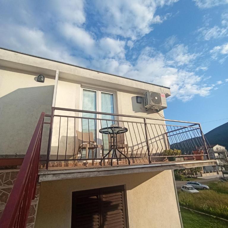 Lastva Holliday Rooms - Twin Room with Balcony - 8
