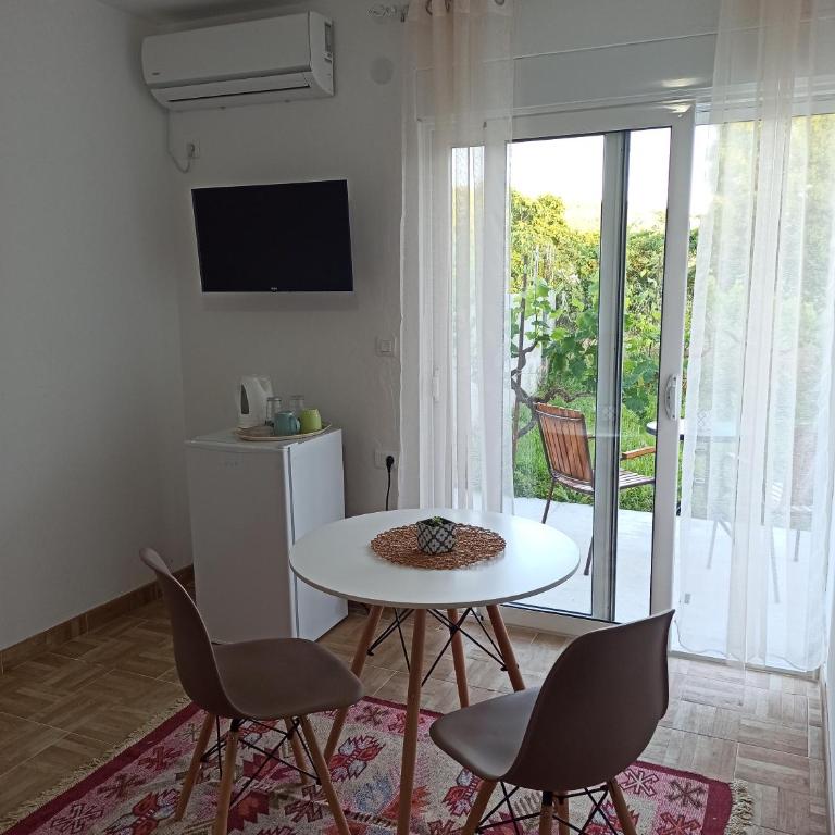 Lastva Holliday Rooms - King Room - 8