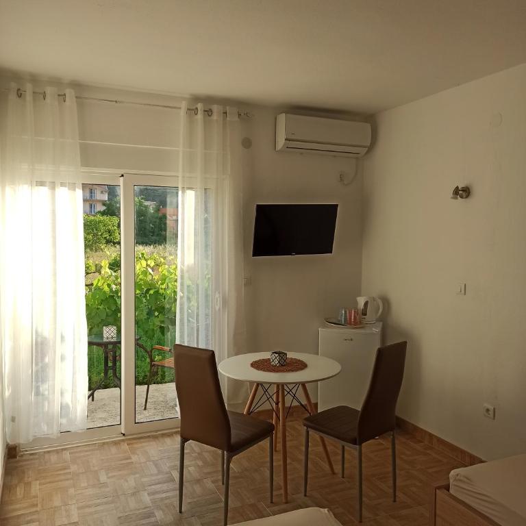 Lastva Holliday Rooms - Twin Room with Terrace - 6