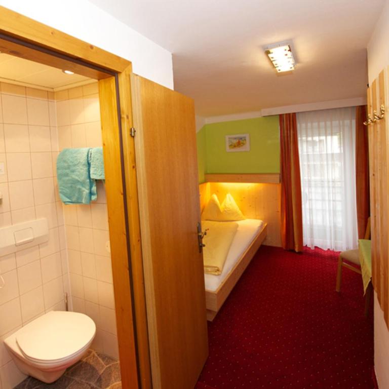 Pension Alpenrose - Einzelzimmer mit Dusche, WC und Balkon - 1
