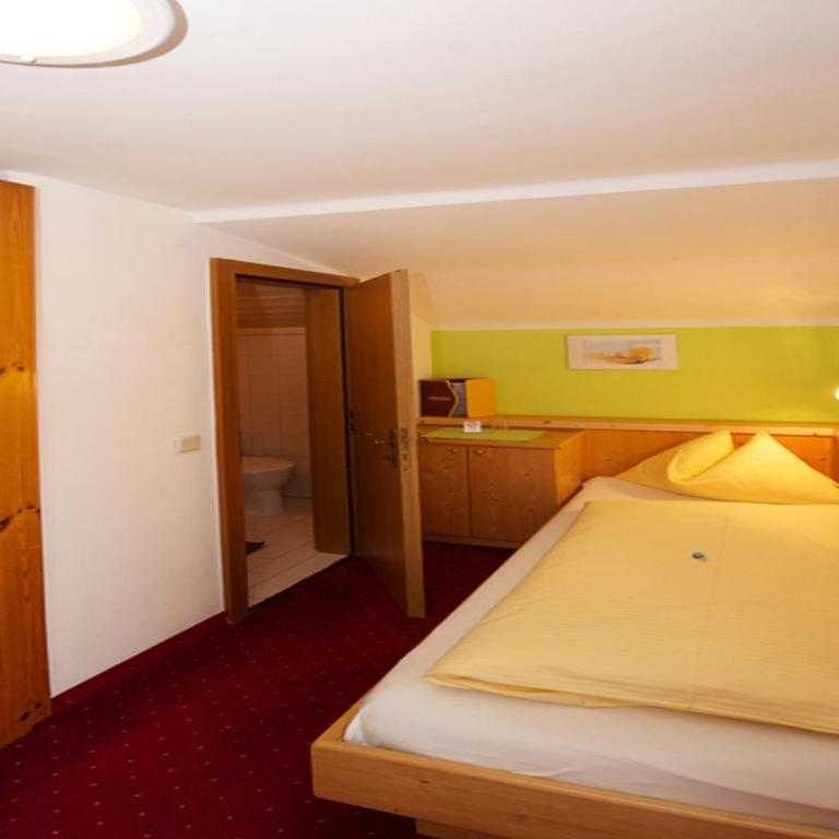 Pension Alpenrose - Einzelzimmer mit Dusche, WC und Balkon - 3