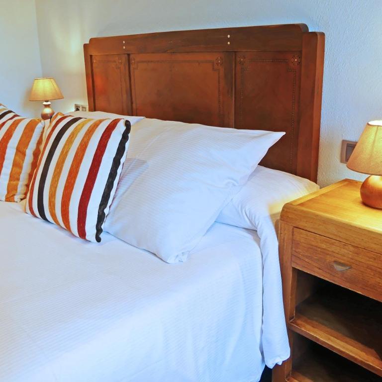 Hotel & Golf Ca La Caputxeta - Adults Only - Double with Pool View Breakfast Included - Double Bed + Single Bed - 9